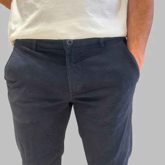 Pantaloni Tasca a Filo Camouflage In Gabardine di Cotone Diagonale Blu art. Chinos Rey 17 T101, foto 3 di 3