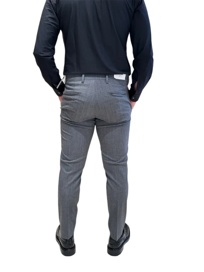 Pantaloni con Elastico in vita e Tasca a Filo Michael Coal Grigio in Misto Lana art. Brad Plus One More Size 3127, foto 4 di 4