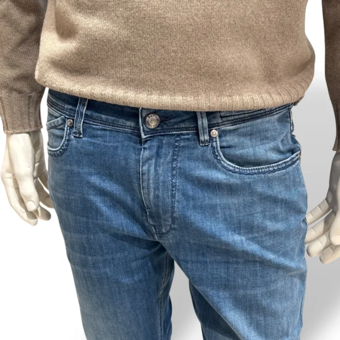Jeans 5 Tasche Re-Hash In Denim UltraLight 8 Once Lavaggio Medio Chiaro art. P015 2D589, foto 3 di 3