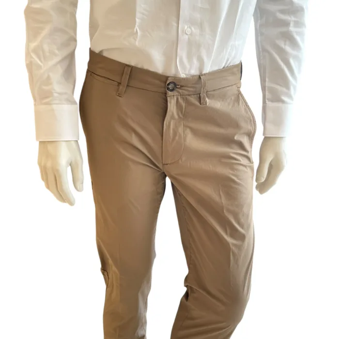 Pantaloni Re-Hash in Cotone, tasche a filo, color Cammello cod. P249 2U001 Mucha Chinos, foto 2 di 3