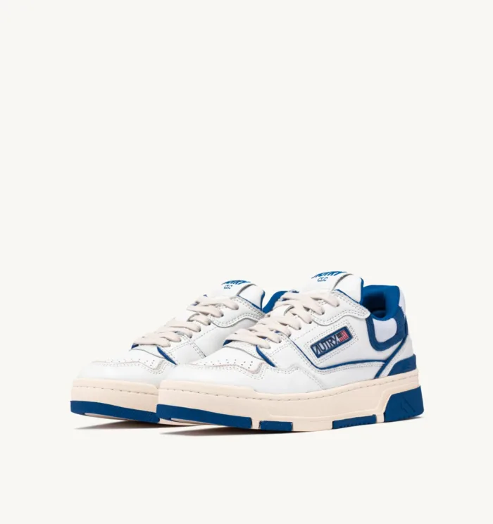 Sneaker Uomo Autry CLC Low in Pelle Bianca con dettagli Blu Elettrico art. ROLM MM06, foto 2 di 6
