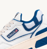 Sneaker Uomo Autry CLC Low in Pelle Bianca con dettagli Blu Elettrico art. ROLM MM06 - immagine 6
