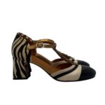 Décolleté Chie Mihara in nappa Avorio, Cinturino Oro e Dettagli in Cavallino Zebrato, Tacco grosso 7 cm art. Filly