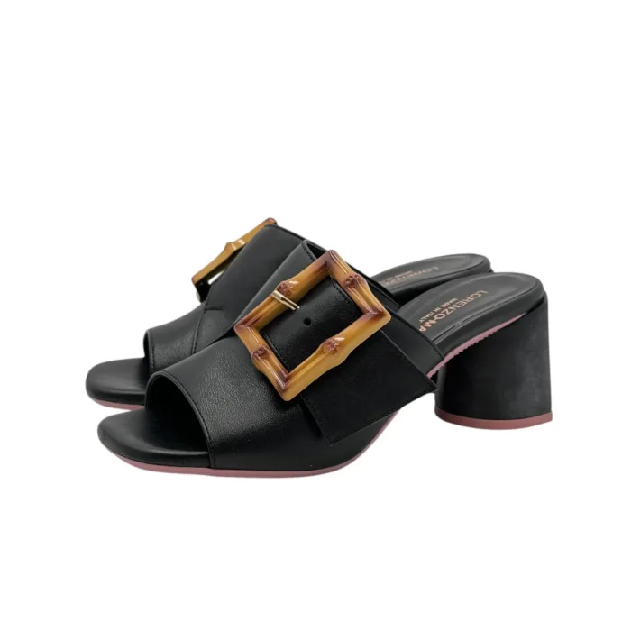 Sandalo Mules Sabot Lorenzo Mari in Nappa Nera Dettaglio Fibbia Regolabile Tacco 7 cm art. Fresia 03, foto 2 di 4