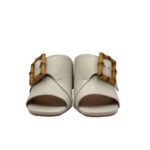 Sandalo Mules Sabot Lorenzo Mari in Nappa Latte Dettaglio Fibbia Regolabile Tacco 7 cm art. Fresia 03 - immagine 2