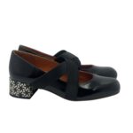 Décolleté Chie Mihara in Pelle Lucida Nera, Cinturino  Elastico ad Incrocio, Tacco grosso 4 cm art. Rilula