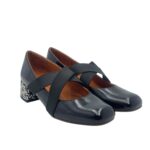 Décolleté Chie Mihara in Pelle Lucida Nera, Cinturino  Elastico ad Incrocio, Tacco grosso 4 cm art. Rilula - immagine 2
