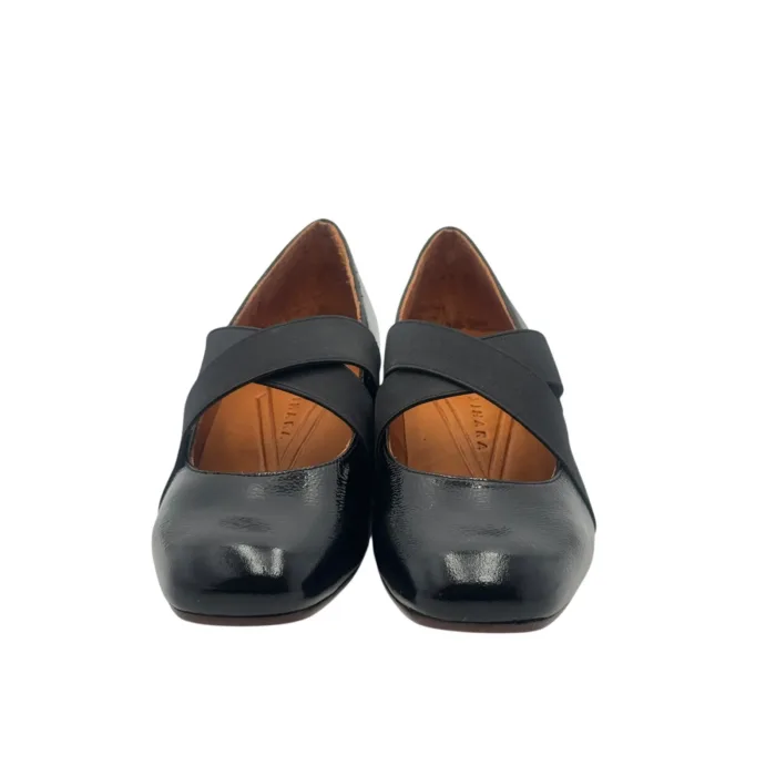 Décolleté Chie Mihara in Pelle Lucida Nera, Cinturino  Elastico ad Incrocio, Tacco grosso 4 cm art. Rilula, foto 3 di 6