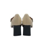 Décolleté Chie Mihara in nappa Avorio, Cinturino Nero lucido e Dettagli Oro, Tacco grosso 7 cm art. Felinor - immagine 6
