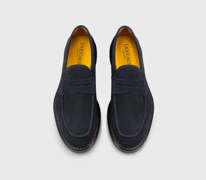Mocassino Penny Uomo Doucal's In Camoscio Blu Fondo Nero Art. DU2528SIEWUF009NB00, foto 2 di 4