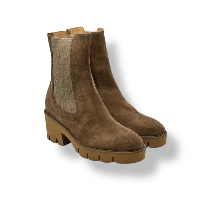 Tronchetto Beatles Luca Grossi In Camoscio Beige Farro Con Elastico In Tinta H 6 cm art. H616T, foto 2 di 5