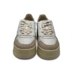Sneakers Autry Platform Donna in Pelle Bianca e Camoscio con Spoiler Argento art. PTLW LS74 - immagine 3