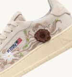 Sneakers Autry Dallas Donna in Camoscio Avorio e Fiori art. ADLW EY02 - immagine 3
