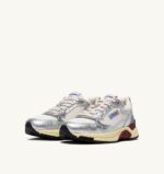 Sneakers Autry Hyperway Donna in Pelle Argento e Dettagli Avorio art. HYLW EM03 - immagine 3