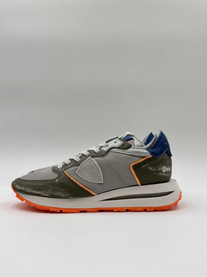 Sneakers Uomo Philippe Model Tropez Haute In Pelle e Nylon Verde Militare e Dettagli Fluo art. TKLU WNV2, foto 2 di 4