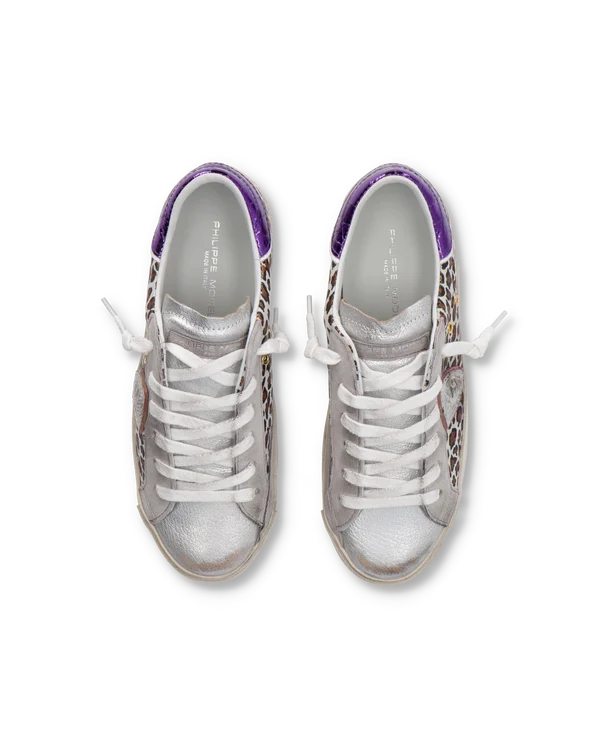 Sneakers Donna Paris Prsx Philippe Model in Pelle Argento con Dettagli Maculati e Spoiler Viola art. PRLD XL04, foto 4 di 4