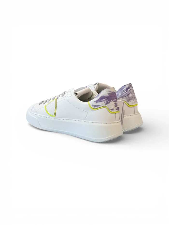 Sneakers Donna Philippe Model Temple in Pelle Bianca e Spoiler Lilla Effetto Vernice art. BTLD VEN1, foto 4 di 5