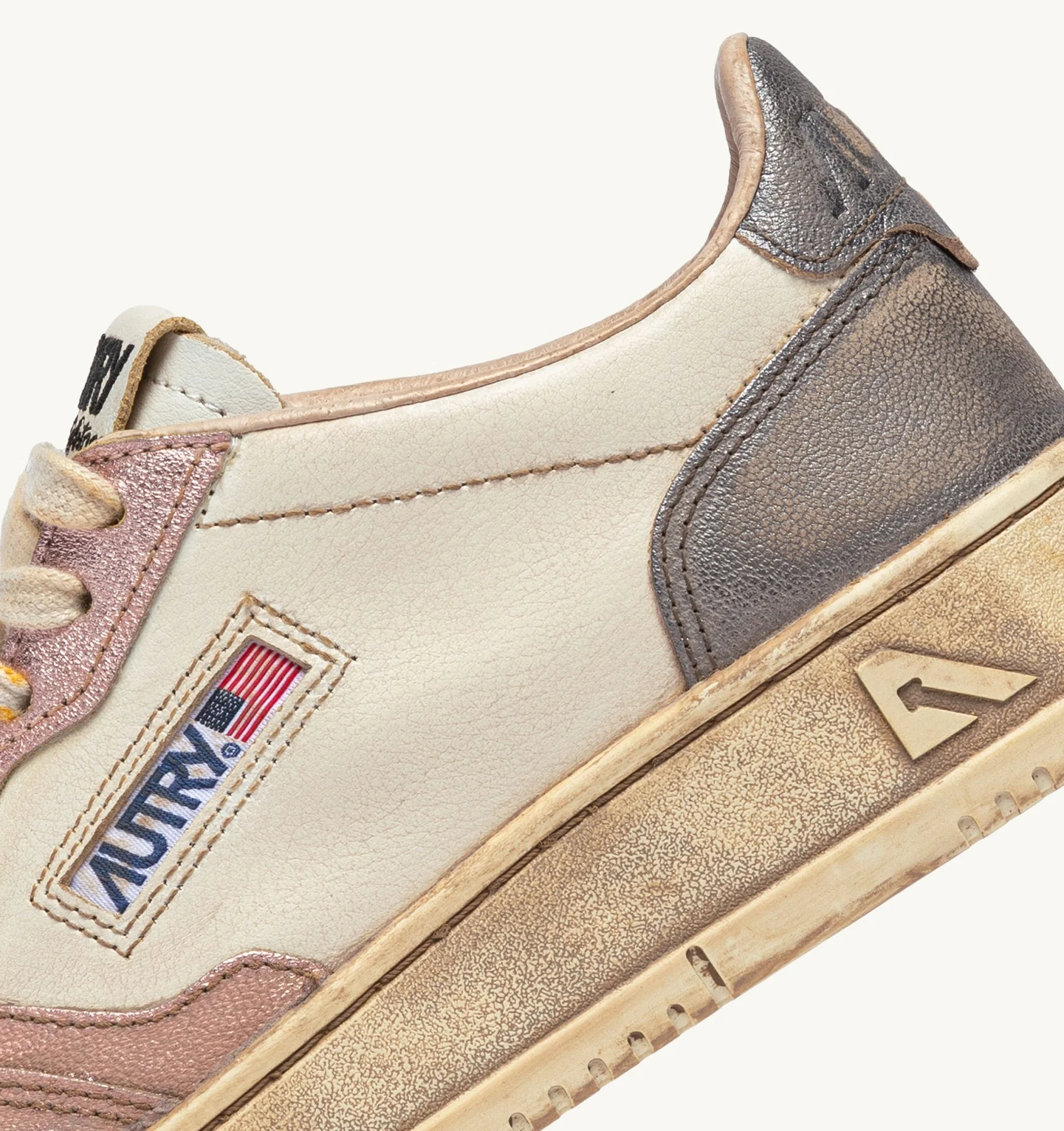 Sneakers Autry Medalist Donna Super Vintage in Pelle Bianca, Pelle Rosa Tallone Argento art. AVLW MT06 - immagine 3