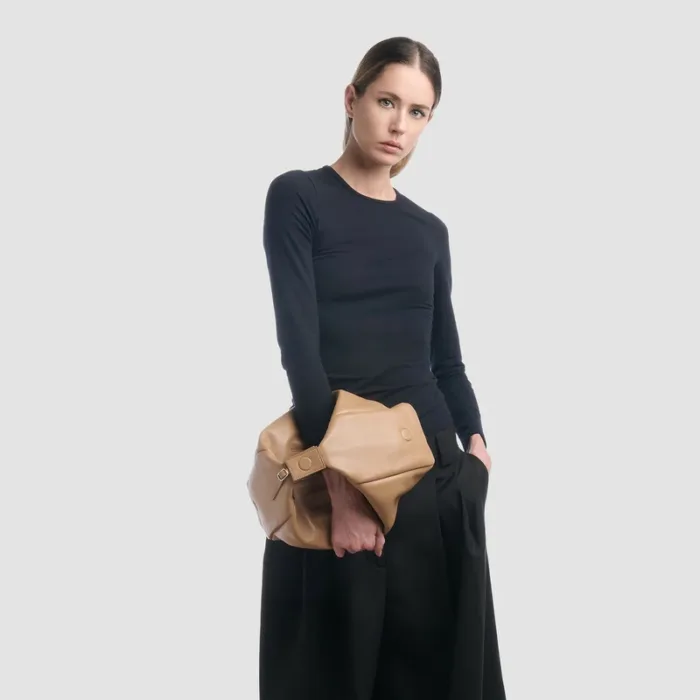 Borsa media da polso o a Spalla Minobossi in Morbida Nappa Nocciola art. BRACELET JANE NAPPA ROSE GOLD, foto 2 di 5