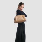 Borsa media da polso o a Spalla Minobossi in Morbida Nappa Nocciola art. BRACELET JANE NAPPA ROSE GOLD - immagine 5
