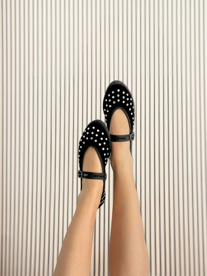 Ballerina Flabelus in Velluto Nero con scollo a V profili neri e borchie argentate art. Mae Black, foto 4 di 4
