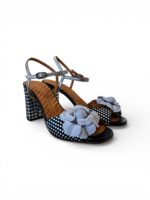 Sandalo Chie Mihara In Pelle Nera e Fiore Argento, Tacco Grosso 8 cm Plateau 1 cm art. Biuty - immagine 2