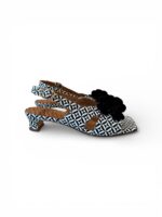 Sandalo Chie Mihara In Pelle Bianca e Nera e Fiore Nero, Tacco Grosso 4 cm art. Yetina