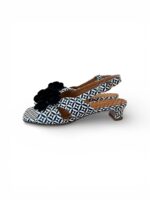 Sandalo Chie Mihara In Pelle Bianca e Nera e Fiore Nero, Tacco Grosso 4 cm art. Yetina - immagine 4