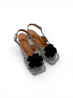 Sandalo Chie Mihara In Pelle Bianca e Nera e Fiore Nero, Tacco Grosso 4 cm art. Yetina - immagine 6