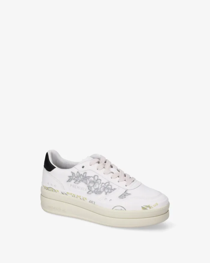 Sneakers Premiata Donna in Pelle Bianca e Dettagli Ricamati art. Micol 8255, foto 2 di 5