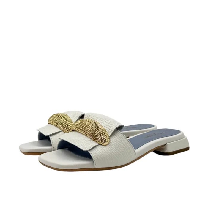 Ciabatta Lorenzo Mari In Pelle Martellata Bianca, Accessorio Oro Tacco 3 cm art. Samu Mag 51, foto 2 di 5