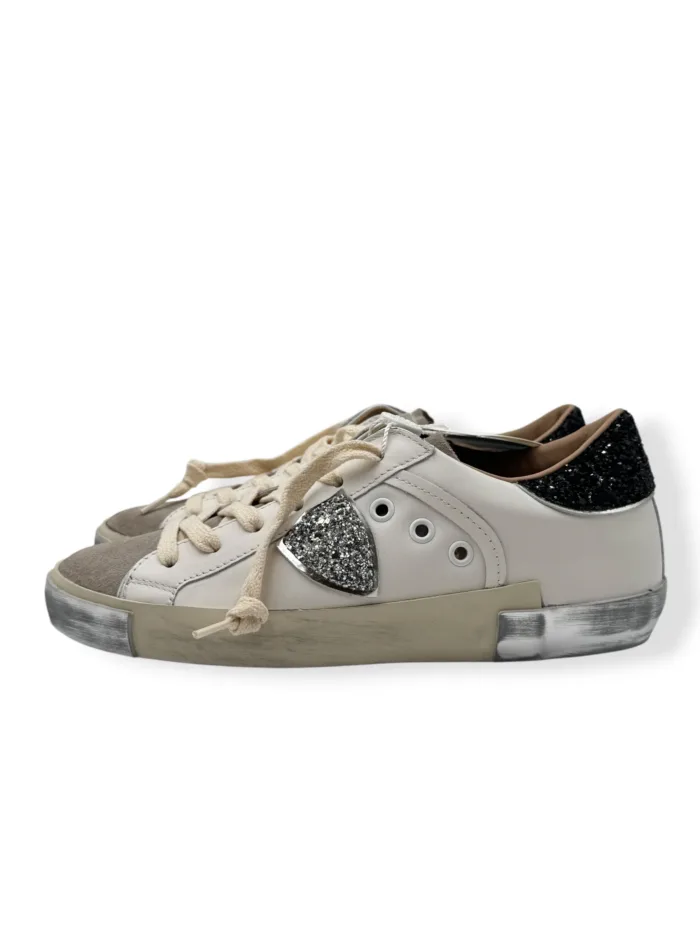 Sneakers Donna Paris Prsx Philippe Model in Pelle Bianca, Linguetta in Camoscio e Spoiler Glitter Nero art. PRLD VG09, foto 3 di 5