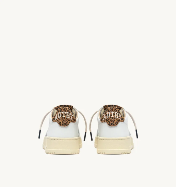Sneaker Donna Autry Medalist Low in Pelle Bianca e Spoiler Maculato mod. AULW HJ02, foto 3 di 6